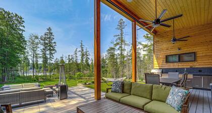 Chic Bellaire Home w/ Outdoor Kitchen on Clam Lake