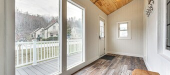 Lovely Ludlow Farmhouse ~ 1 Mi to Town & Slopes!