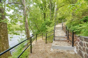 Interior - Riverfront Shenandoah Getaway w/ Kayaks & Tubes! (Shenandoah)