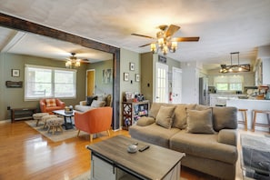 Interior - Riverfront Shenandoah Getaway w/ Kayaks & Tubes! (Shenandoah)