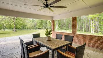 House (5 Bedrooms) | Interior