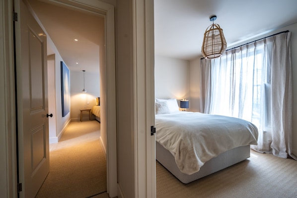 3 chambres, fer et planche à repasser, Wi-Fi, draps fournis
