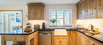 Staithe View - Beautiful cottage in quiet location with stunning marsh views