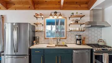 Frigorífic, microones, forn i placa de cuina