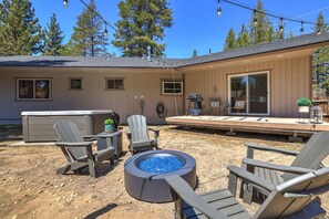 Terrace/patio - Big Foot Basecamp - Dogs / Hot Tub / Fire Pit (South Lake Tahoe)