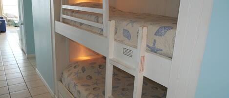 A bunk bed with a label indicating it is for children under 6 years old.