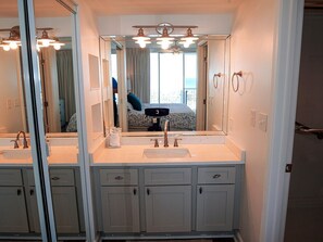 Condo, 3 Bedrooms