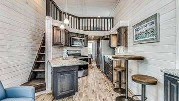 House, 1 Bedroom | Private kitchen | Fridge, oven, coffee/tea maker, toaster