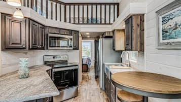 House, 1 Bedroom | Private kitchen | Fridge, oven, coffee/tea maker, toaster