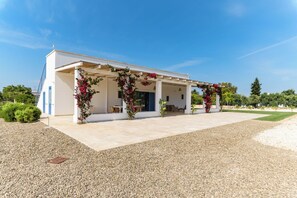 Front of property - Casa Blue con piscina by Wonderful Italy (Ostuni)