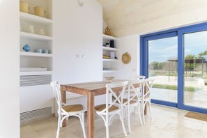 Deluxe-Villa, Poolblick | Esszimmer
