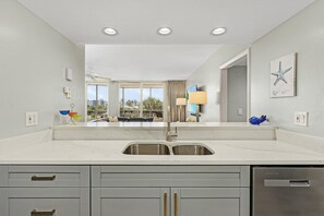 Condo, 3 Bedrooms | Private kitchen | Fridge, oven, coffee/tea maker, toaster