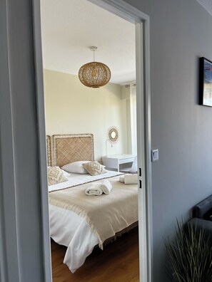 1 bedroom, desk, iron/ironing board, travel crib - Antibes - Appartement 2 Pièces - 4 Personnes - Climatisation - Proche Centre (Antibes)