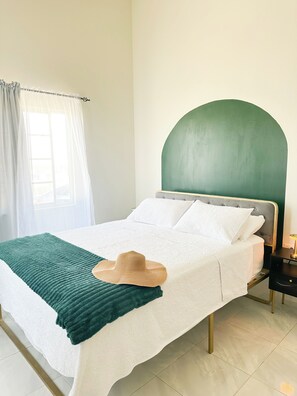 2 bedrooms, free WiFi, bed sheets - Bungalow Living Ocean View (Discovery Bay)