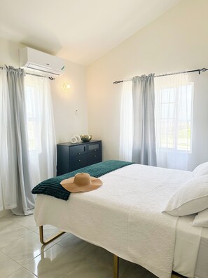 2 bedrooms, free WiFi, bed sheets - Bungalow Living Ocean View (Discovery Bay)