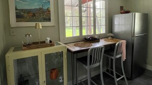 Kaffetrakter/tekoker, kjøleskap, mikrobølgeovn og ovn