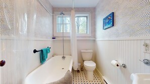 SĂšche-cheveux, serviettes fournies, savon, papier toilette