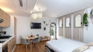 1 bedroom, in-room safe, desk, iron/ironing board