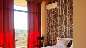 Traditional Double Room, Mountain View - hotel garden  (Batumi)