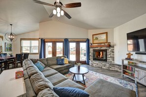 Smart TV, fireplace, books