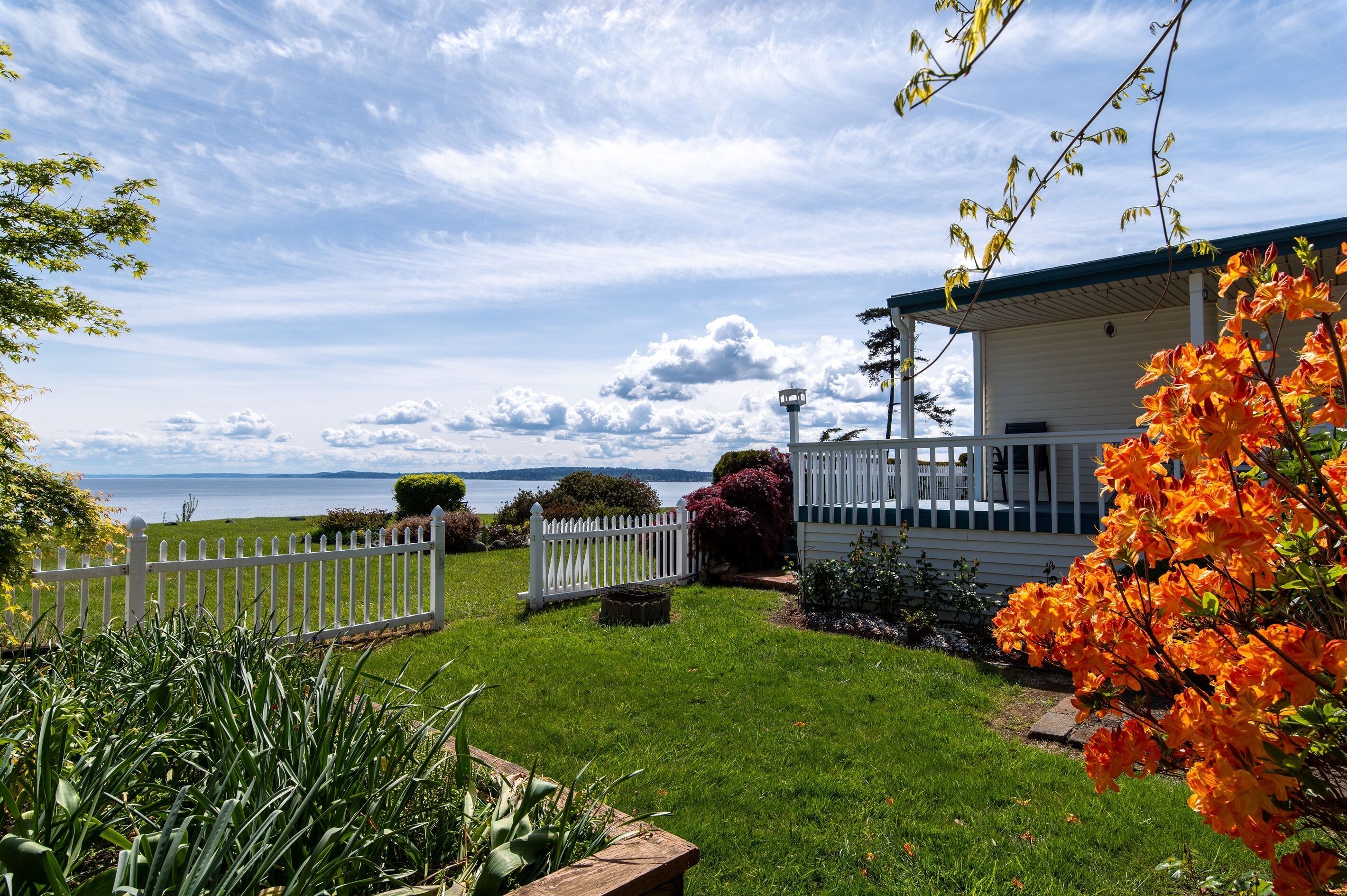 Quaint Waterfront stay on Puget Sound | Savvy VRM
