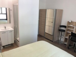 1 Schlafzimmer, Schreibtisch, Bügeleisen/Bügelbrett, kostenloses WLAN