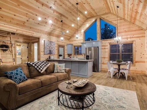 Twilight Pines Dreamy Cabin w Kids Loft  Hot Tub