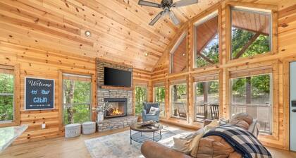 Hochatown Luxury Cabin, Soaking Tub, Hot Tub, Fire Pit, Pets OK, Sleeps 7