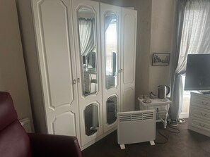 Kamar Double, 1 Tempat Tidur Double (Compact, Shared) | Meja kerja, Wi-Fi gratis, dan seprai linen