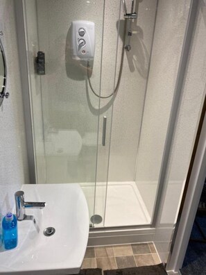 Deluxe Double Room, 1 Double Bed | Bathroom | Shower, free toiletries, towels, soap