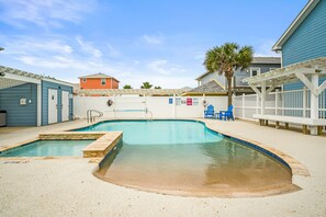 Pool - Come Shellabrate! New Listing. (Port Aransas)