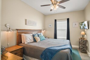 1 bedroom, iron/ironing board, WiFi, bed sheets - Come Shellabrate! New Listing. (Port Aransas)