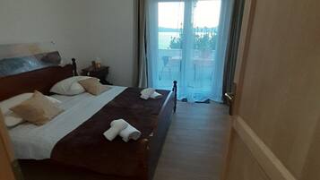 Apartment (Two Bedroom Apartment with Sea View) | 2 bedrooms, free WiFi