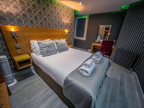 Luxury Double Room, Ensuite | Free WiFi - The Quayside Hotel and Bar (Boston)