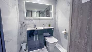 Luxe tweepersoonskamer, en-suite badkamer | Badkamer