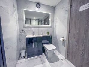 ห้องลักซ์ชัวรี่ดับเบิล, ห้องน้ำในตัว | ห้องน้ำ