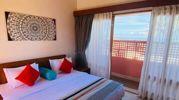 Egyptian cotton sheets, premium bedding, individually furnished, desk