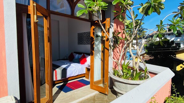 Deluxe Room, Balcony, City View | Balcony