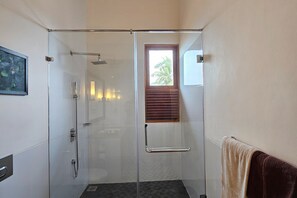 Grand Studio, Private Bathroom, Ocean View | Bathroom | Shower, free toiletries, bathrobes, bidet