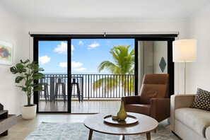 Smart TV - Modern Luxe Beachfront Escape on the Water w/ Ocean Views on Fort Myers Beach (Fort Myers Beach)