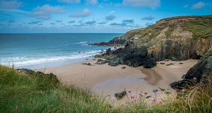 Modern Three Bedroom Holiday Cottage Near Aberdaron | Bryndaron