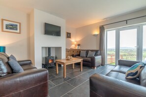 TV, fireplace - Modern Three Bedroom Holiday Cottage Near Aberdaron | Bryndaron (Rhiw)