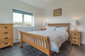 3 Schlafzimmer, Bügeleisen/Bügelbrett, Reisekinderbett, WLAN