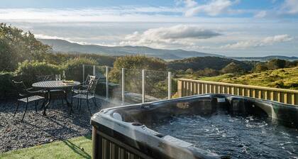 Hot tub, mountain views and a steam train running through the garden | Rhiwgoch