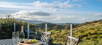 Hot tub, mountain views and a steam train running through the garden | Rhiwgoch