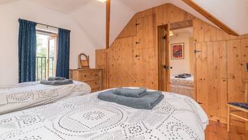 3 bedrooms, iron/ironing board, travel crib, WiFi