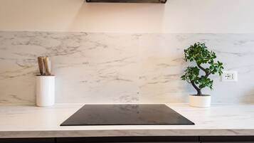 Comfort Apartment | Private kitchen | Fridge, stovetop, dishwasher, cookware/dishes/utensils