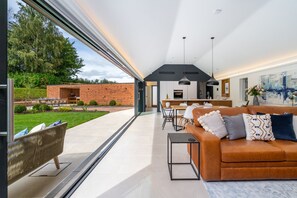 60-Zoll-Smart-TV mit Digitalempfang, Videospielkonsole, Netflix