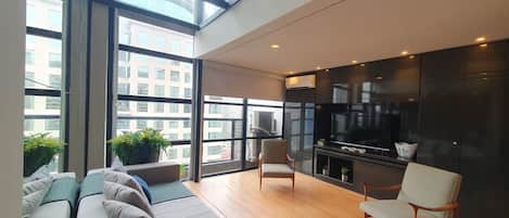 Apartemen Eksklusif | Area keluarga | TV