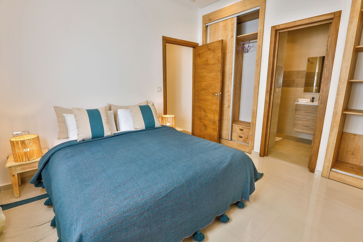 Apartment 6 | 1 phòng ngủ, bộ đồ giường cao cấp, màn/rèm cản sáng